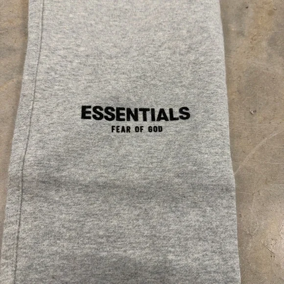 Fear of God Essentials SS22 'Dark Oatmeal' Cuffed Sweatpants Size XS - Picture 5 of 7